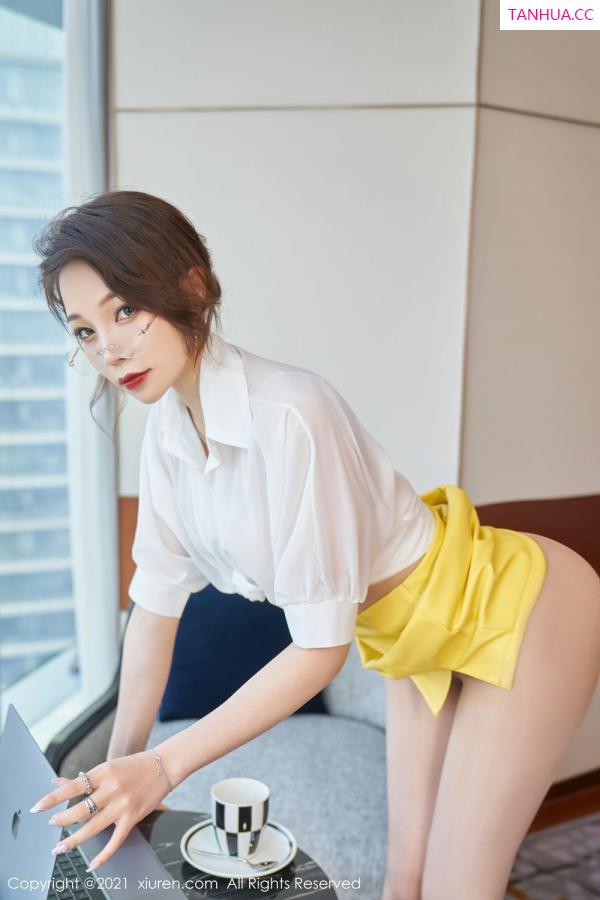 陈芝 芝芝Booty 芝芝Booty眼镜OL 严厉神情的魅力第27张图片